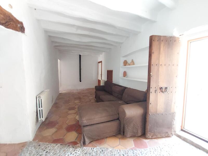 5 bedroom Townhouse for sale
