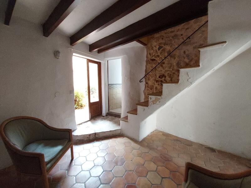 5 bedroom Townhouse for sale