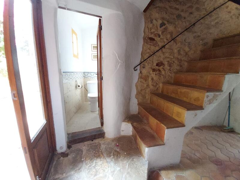 5 bedroom Townhouse for sale