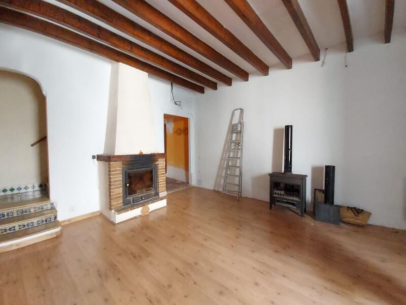 5 bedroom Townhouse for sale