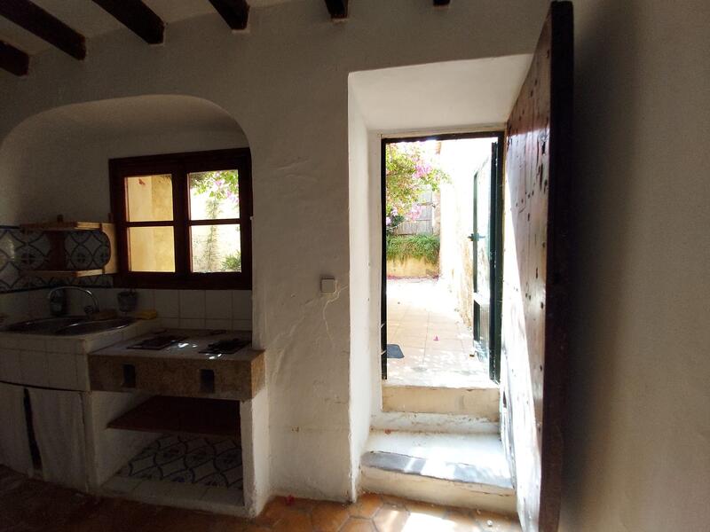 5 bedroom Townhouse for sale