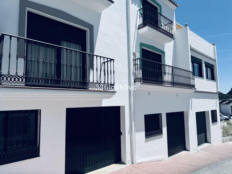 вилла продается в Benahavis, Málaga