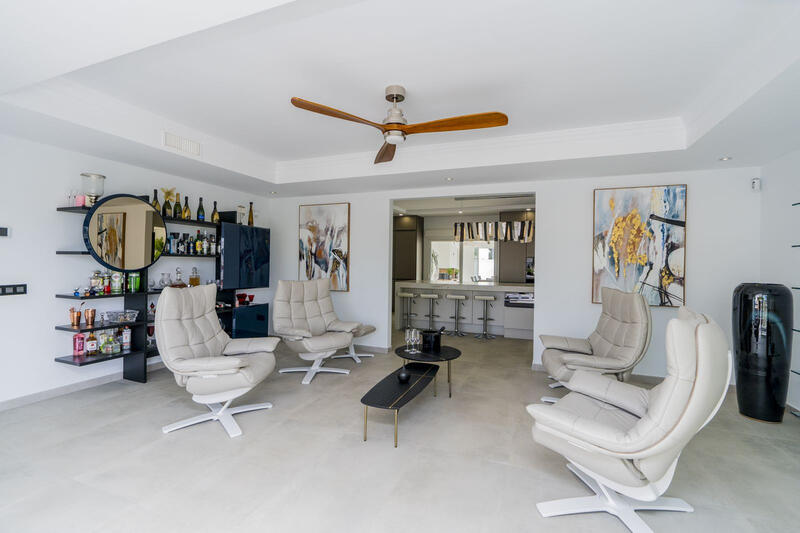 10 bedroom Villa for sale