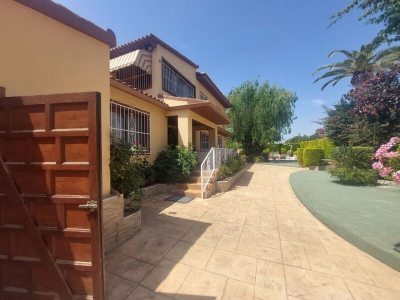 5 bedroom Villa for sale