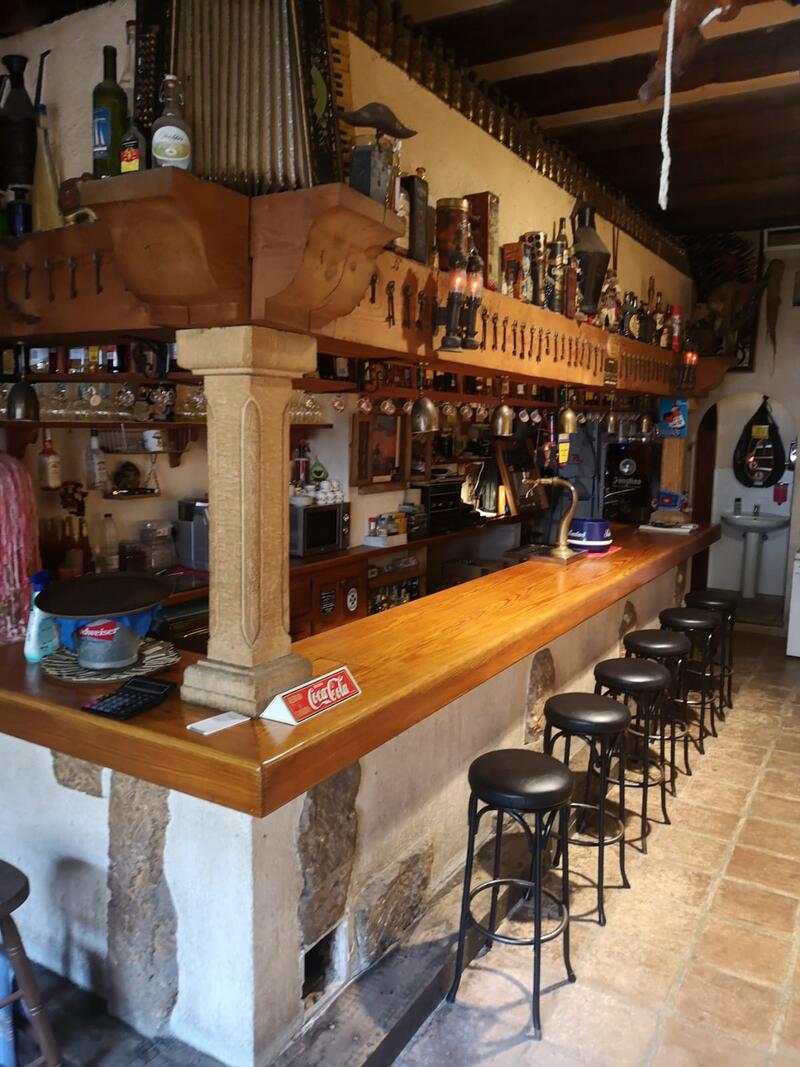 Коммерческая недвижимость продается в Moraira, Alicante