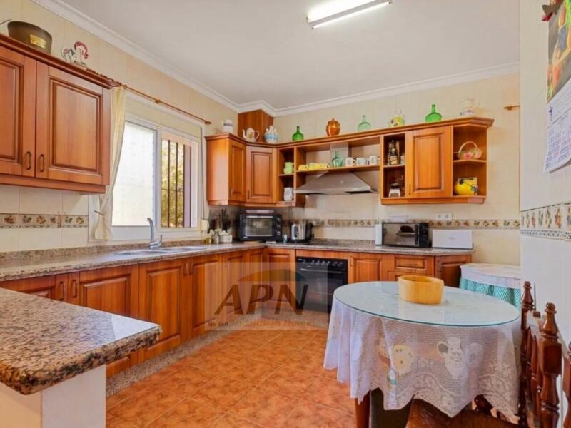 4 спальная комната Деревенский Дом продается
