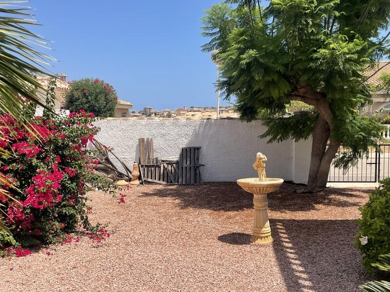 2 bedroom Townhouse for sale