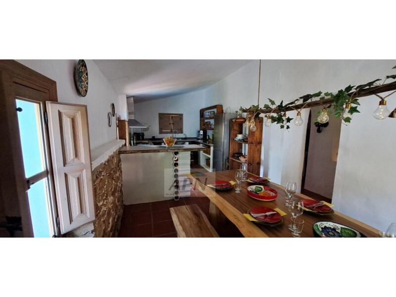 4 bedroom Country House for sale