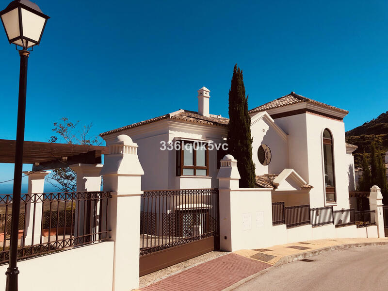 вилла продается в Benahavis, Málaga
