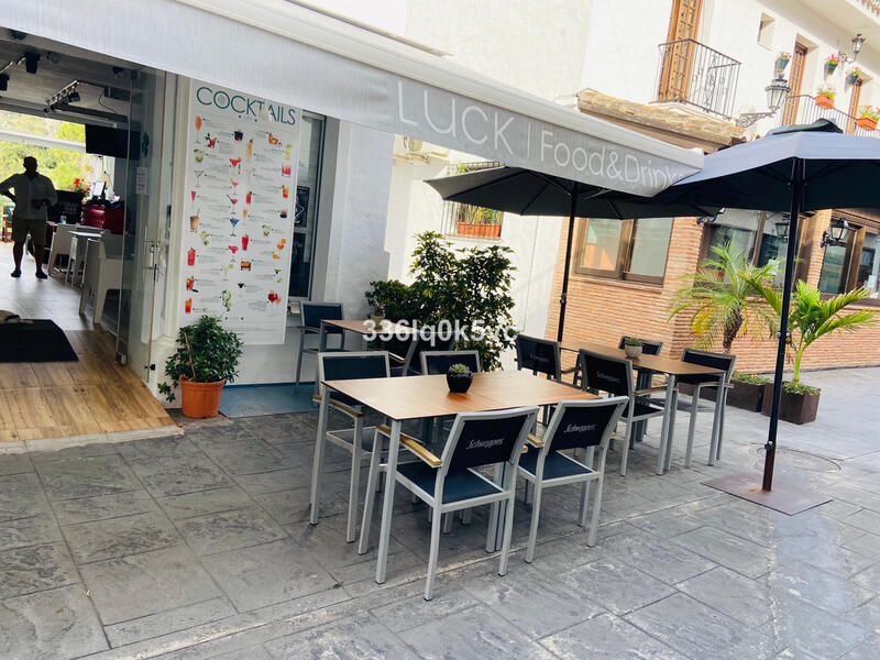 Коммерческая недвижимость продается в Benahavis, Málaga