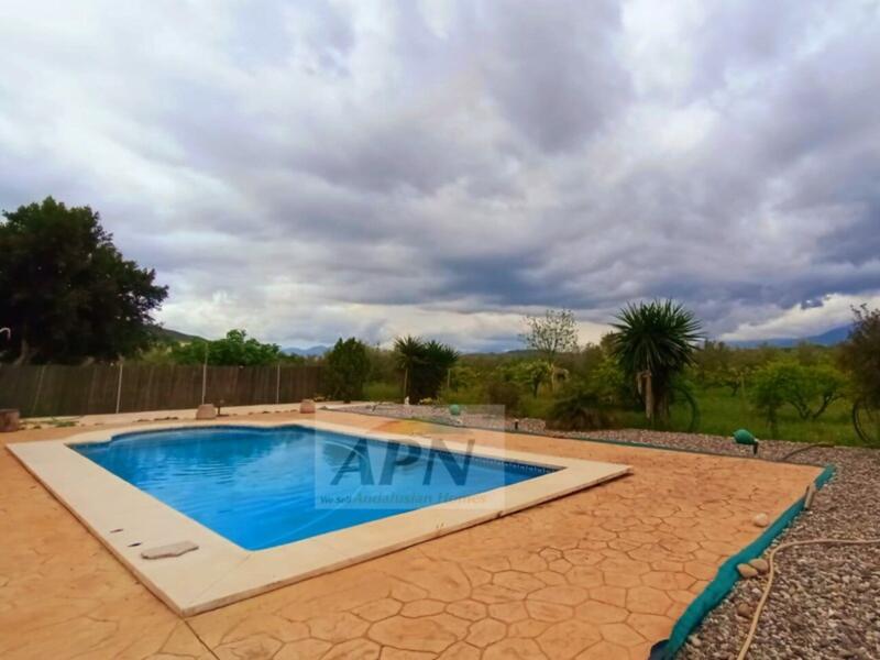 2 Cuarto Casa de Campo en venta