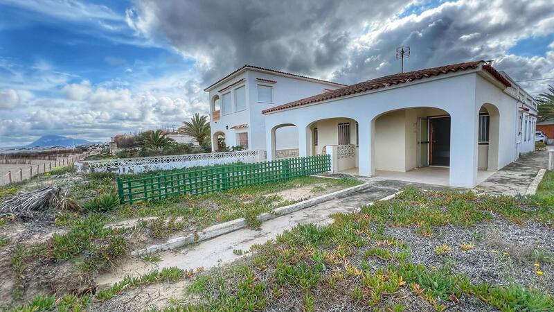 6 bedroom Villa for sale