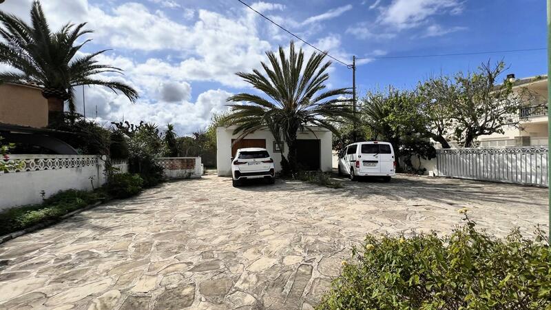 6 bedroom Villa for sale