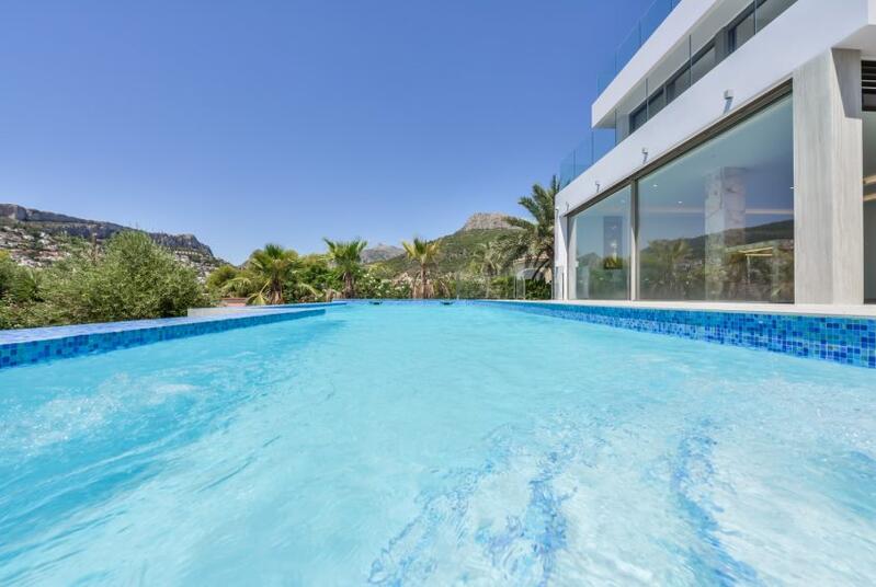 6 bedroom Villa for sale