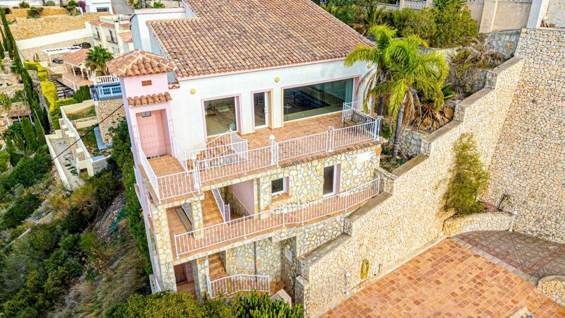 Villa for sale