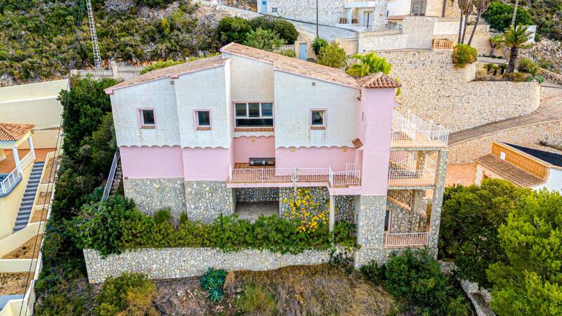Villa for sale