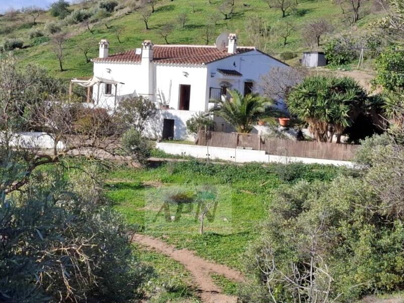 Landsted til salg i Alora, Málaga