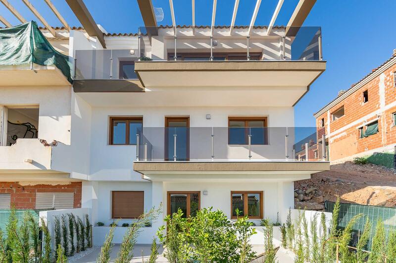 4 bedroom Townhouse for sale