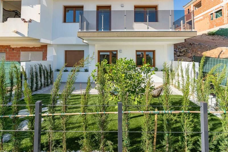 4 bedroom Townhouse for sale