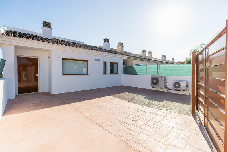 4 bedroom Townhouse for sale