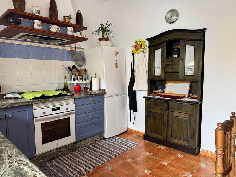 4 bedroom Townhouse for sale