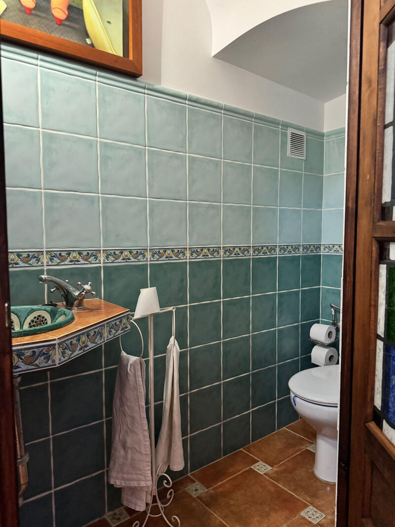 4 bedroom Townhouse for sale