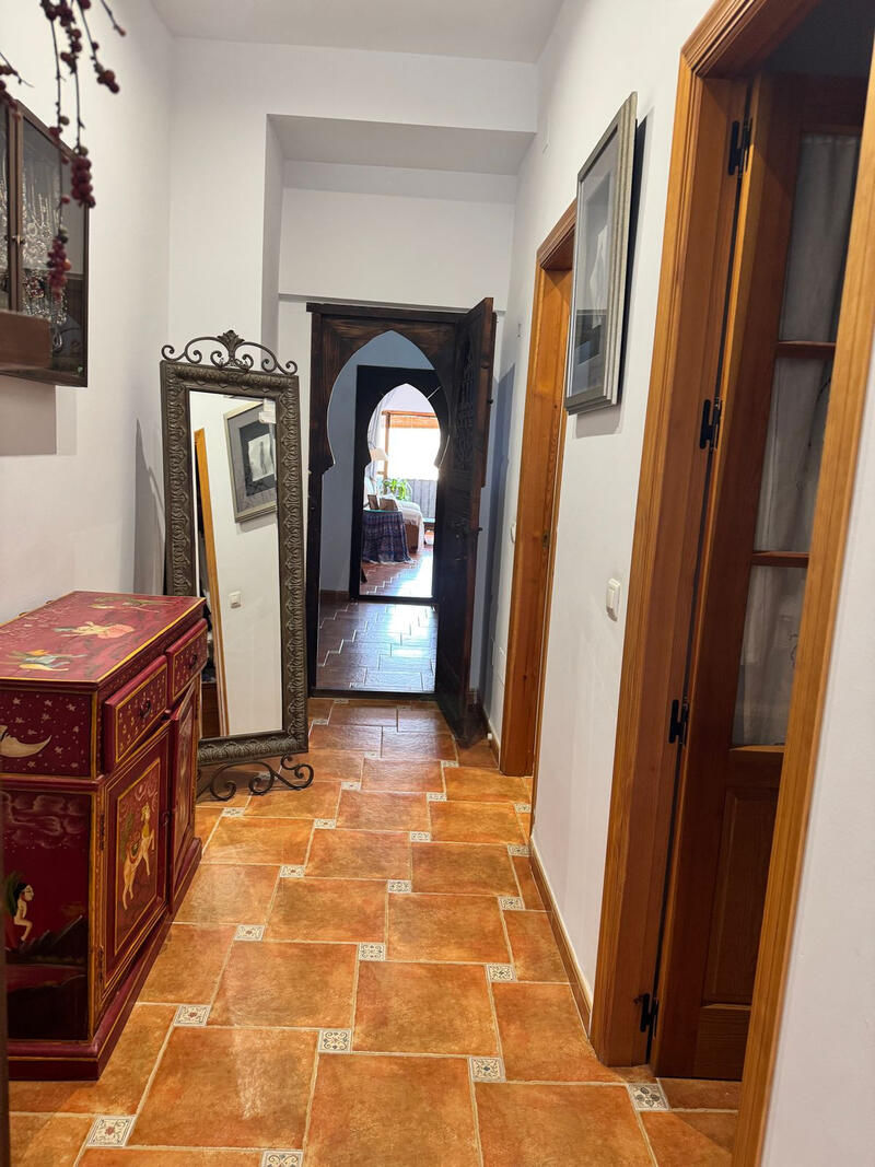4 bedroom Townhouse for sale
