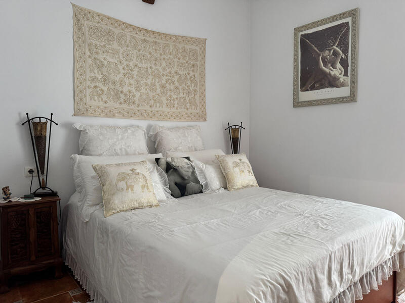 4 bedroom Townhouse for sale