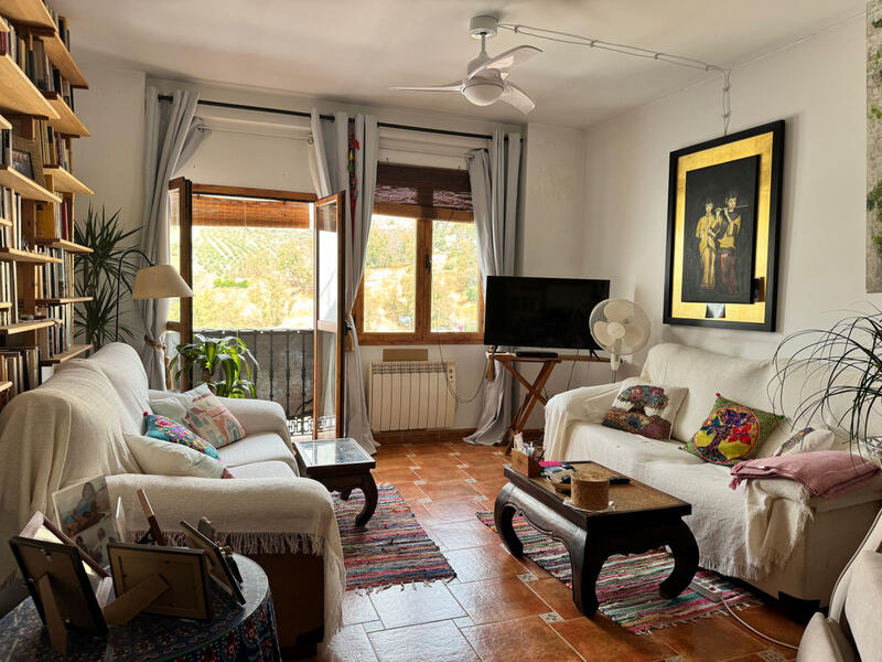 4 bedroom Townhouse for sale