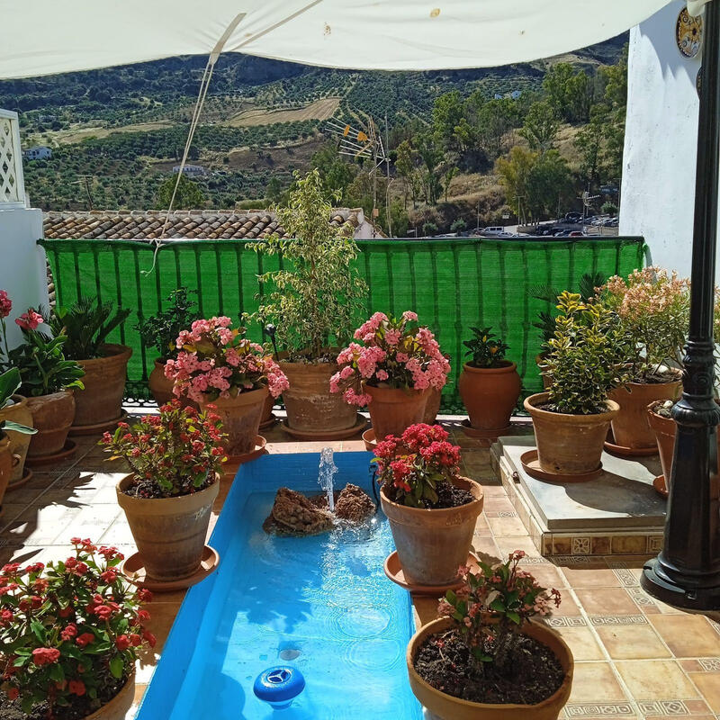 4 bedroom Townhouse for sale