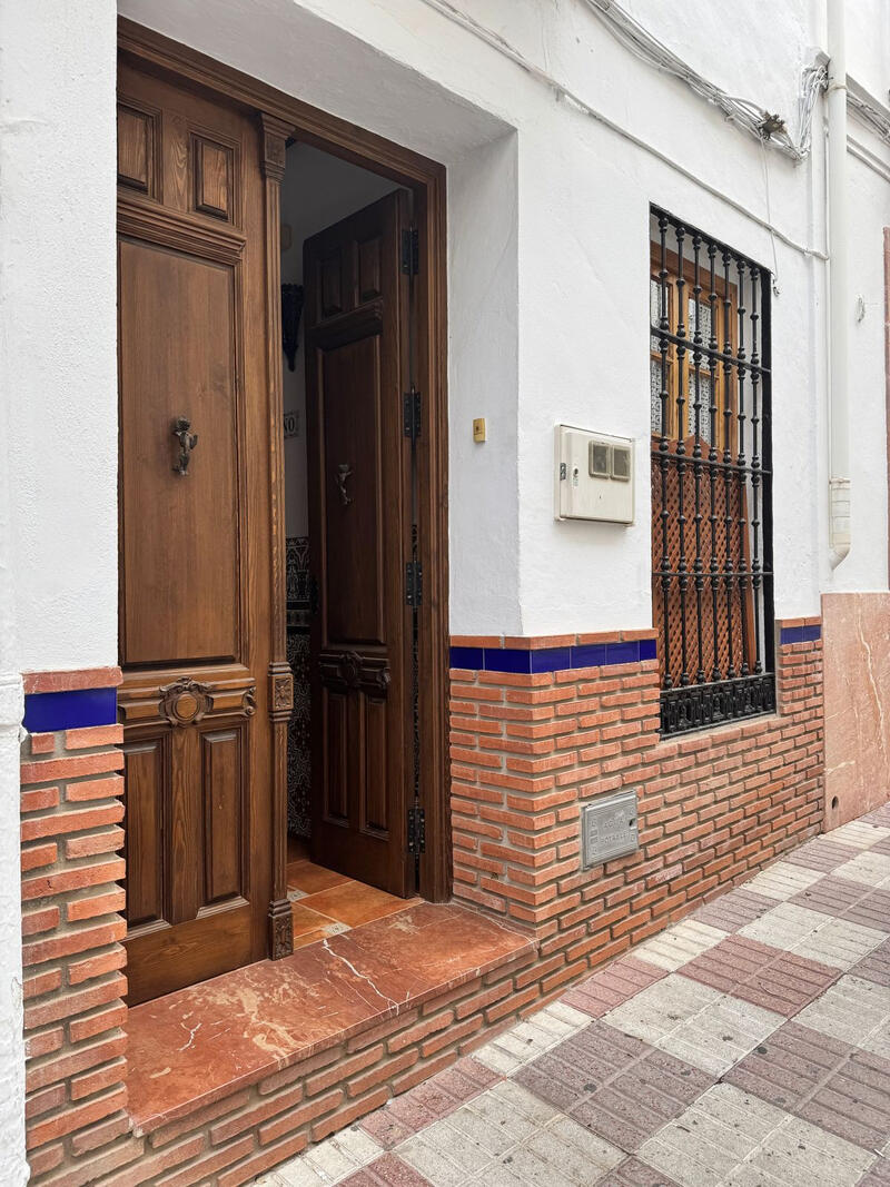 4 bedroom Townhouse for sale