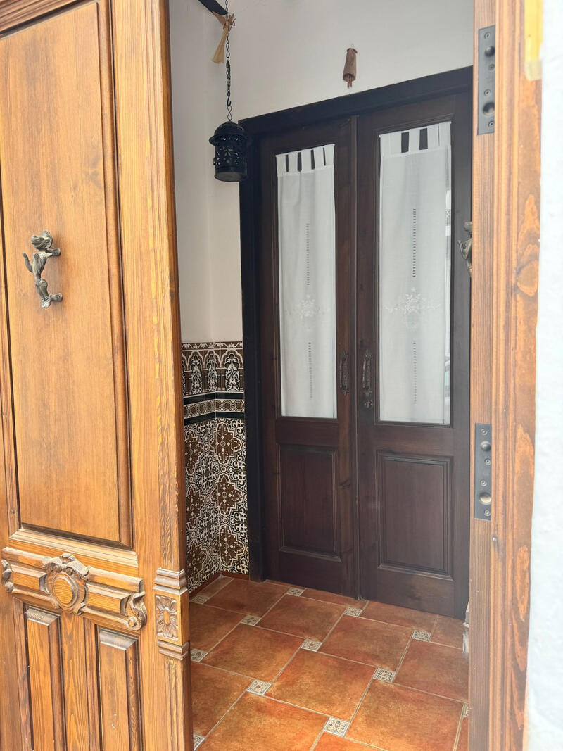 4 bedroom Townhouse for sale