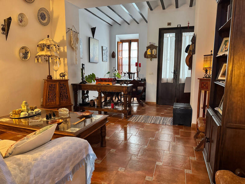 4 bedroom Townhouse for sale
