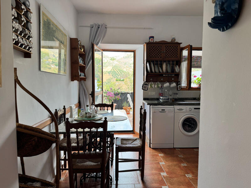 4 bedroom Townhouse for sale