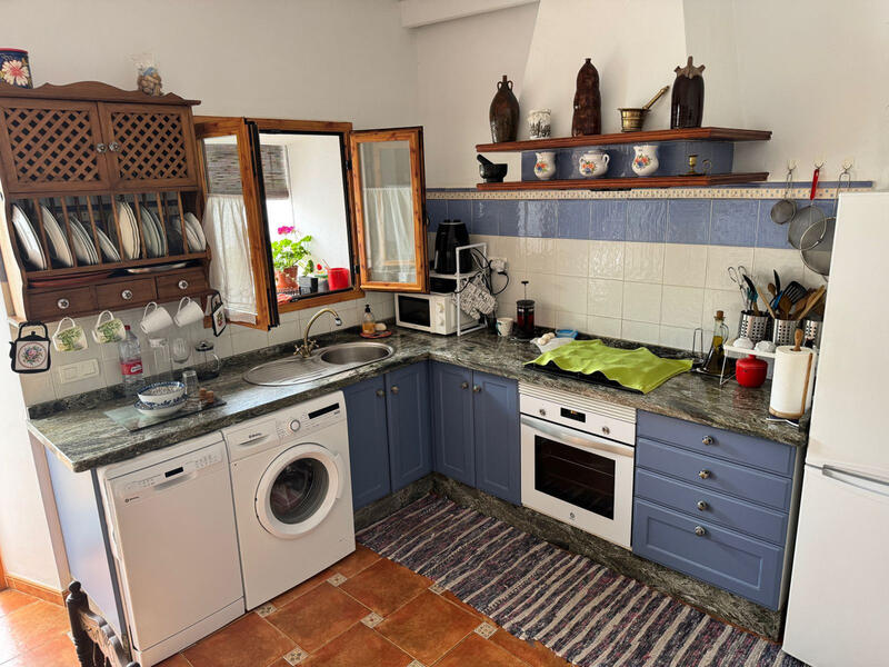 4 bedroom Townhouse for sale