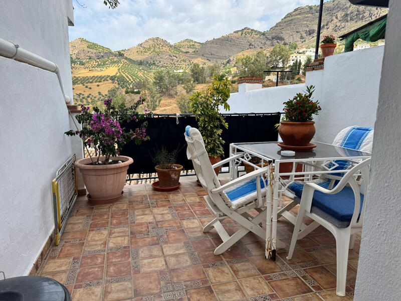 4 bedroom Townhouse for sale