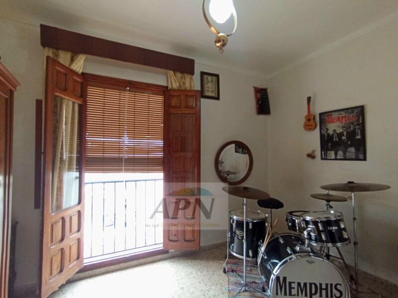 20 bedroom Townhouse for sale