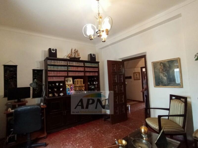 20 bedroom Townhouse for sale
