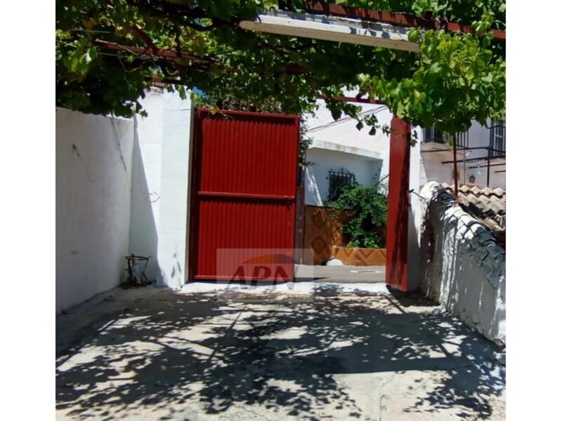 4 спальная комната городская тюрьма продается