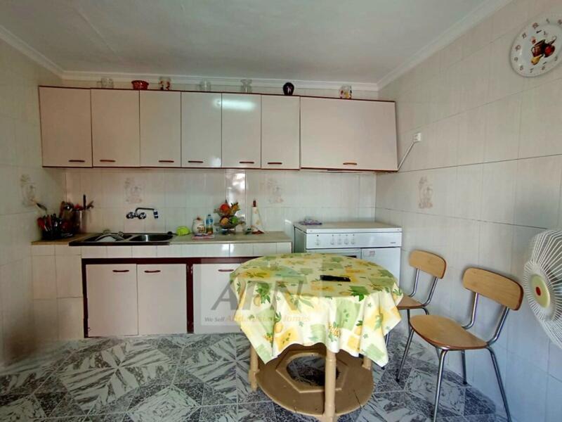 4 спальная комната городская тюрьма продается