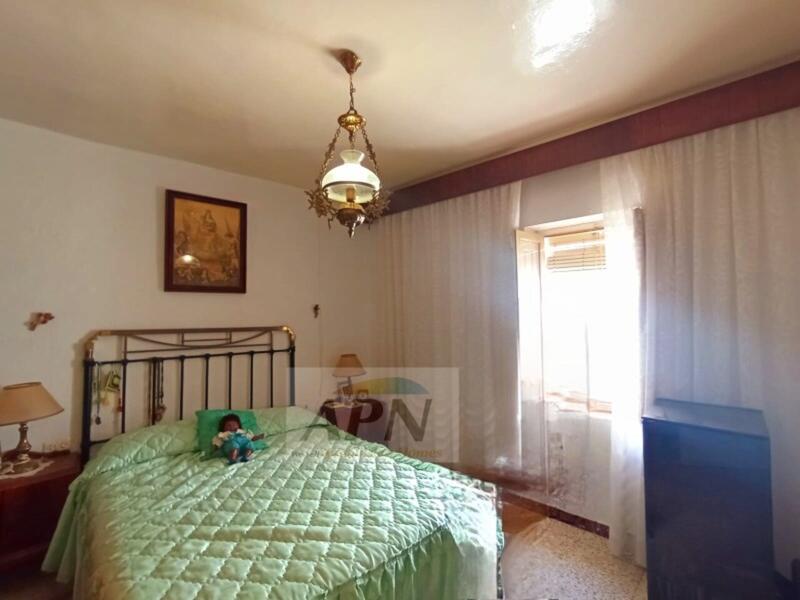 4 bedroom Townhouse for sale