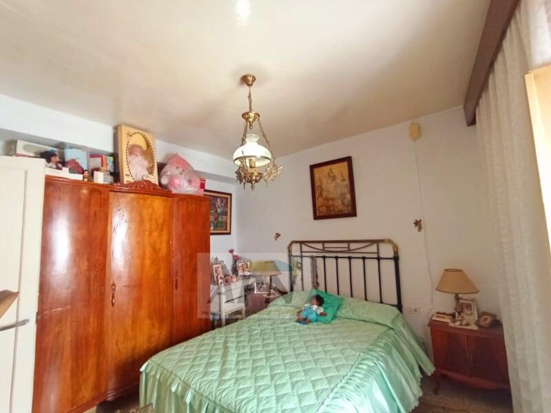 4 bedroom Townhouse for sale