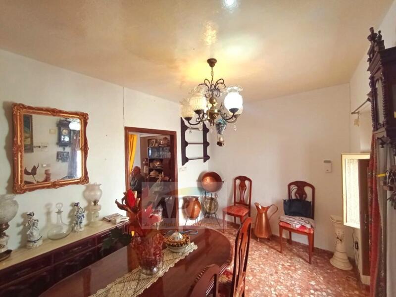 4 bedroom Townhouse for sale