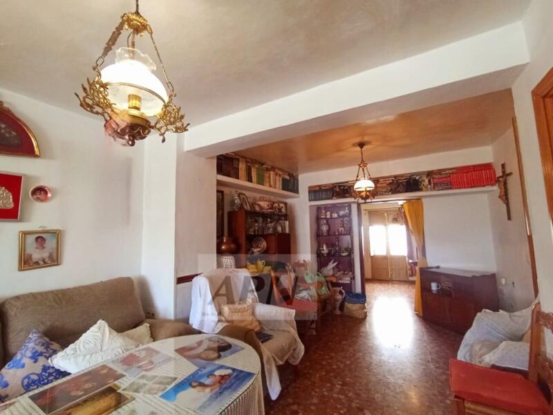 4 bedroom Townhouse for sale