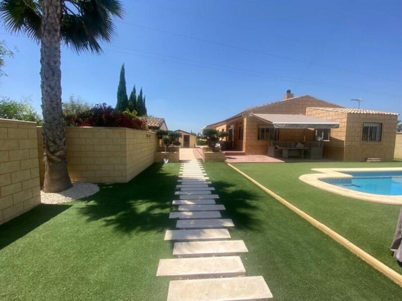 5 bedroom Country House for sale
