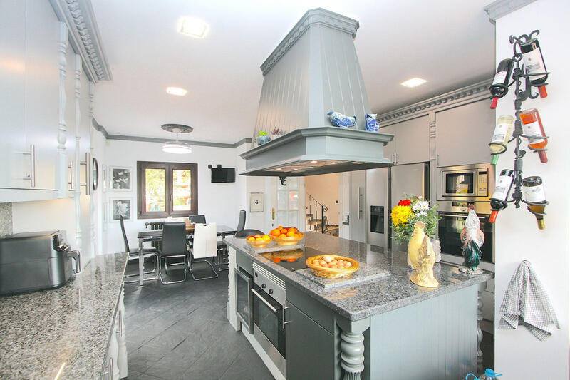7 bedroom Villa for sale