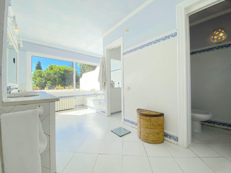 8 sovrum Villa till salu