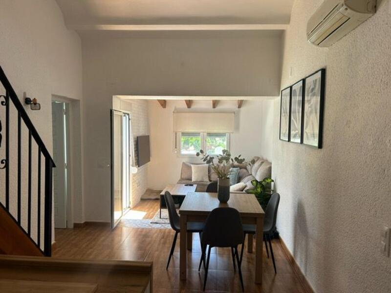 2 bedroom Townhouse for sale