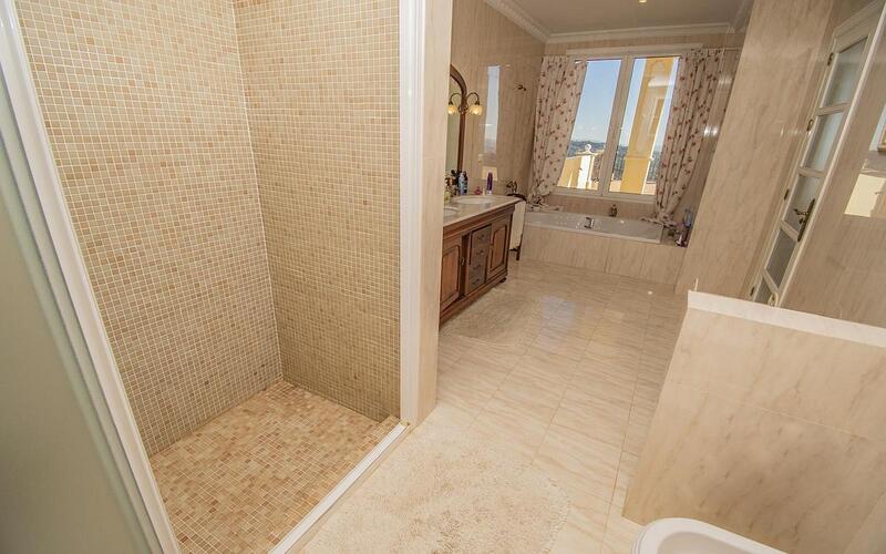 7 bedroom Villa for sale