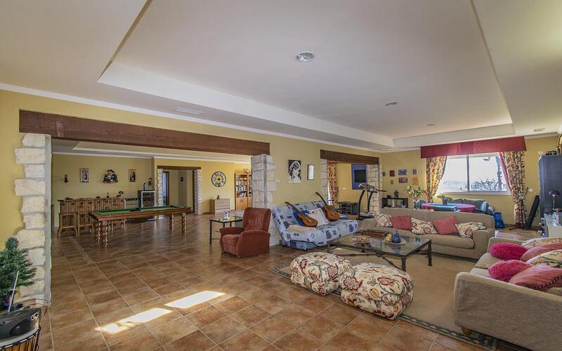 7 bedroom Villa for sale